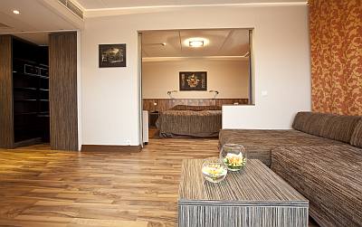 Strand Spa Conference Hotel P�rnu Admiral Suite sviitti majoitus s�nky vuode ABC matkatoimisto