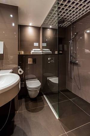 Tervis Medical Spa kylpyl�hotelli P�rnu standard sviitti talo 2 kylpyhuone ABC matkatoimisto