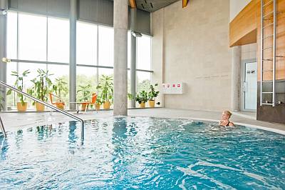 Poreallas Tervise Paradiis Hotel P�rnussa vesipuisto ja kylpyl�hotelli ABC matkatoimisto