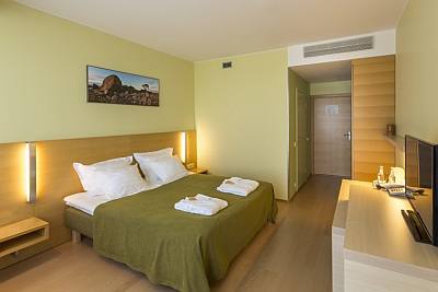 Tervise Paradiis vesipuisto kylpyl�hotelli P�rnu Superior huone vuode ABC matkatoimisto