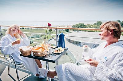 Tervise Paradiis vesipuisto kylpyl�hotelli P�rnu saunallinen superior sviitti parvekeABC matkatoimisto