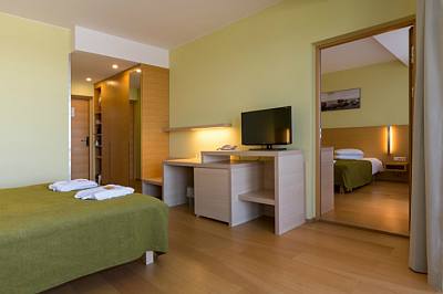 Tervise Paradiis vesipuisto ja kylpyl�hotelli perhehuone v�liovella ABC matkatoimisto