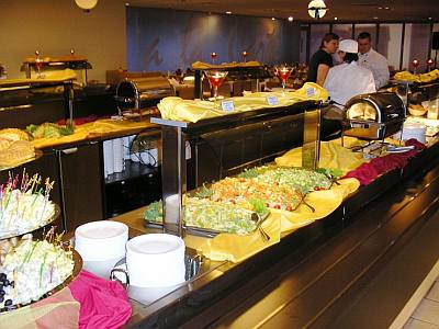 Buffet ravintola Tervise Paradiis Hotel P�rnu ABC matkatoimisto