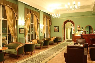 Victoria Hotel hotelli P�rnu kaupunkiloma hotellimatka kahvila ravintola ABC matkatoimisto