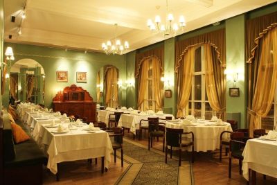 Victoria Hotel hotelli P�rnu kaupunkiloma hotellimatka ravintola ruokailu kahvitauko ABC matkatoimisto