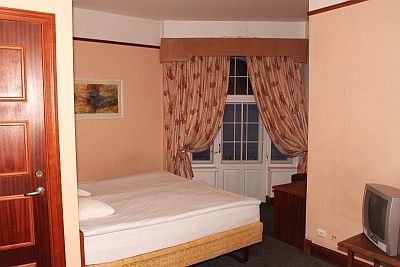 Victoria Hotel hotelli P�rnu kaupunkiloma hotellimatka standard huone vuode majoitus ABC matkatoimisto