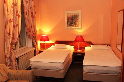 Victoria Hotel hotelli P�rnu kaupunkiloma hotellimatka standard huoneen vuoteet yopyminen ABC matkatoimisto