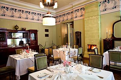 Villa Ammende hotelli p�rnu viinihuone wine hall ABC matkatoimisto