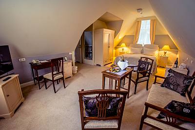 Villa Ammende hotelli p�rnu Deluxe huone 19 perheelle Gardeners house talossa ABC matkatoimisto