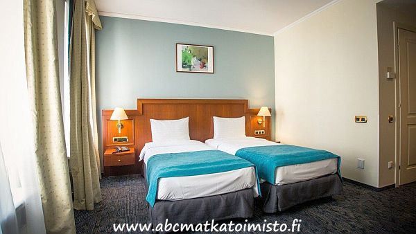 Hestia Hotel Jugend hotellii Riika Latvia standard kahden hengen huone. Hotellivaraus, kaupunkiloma ja miniloma Riiassa huonevaraus hotellitarjous ABC matkatoimisto