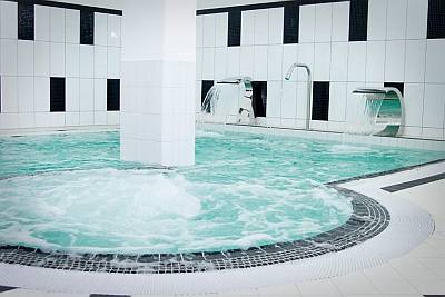 Braavo Spa Hotel Tallinna vanha kaupunki vesipuisto kylpyl� Spa poreallas ABC matkatoimisto