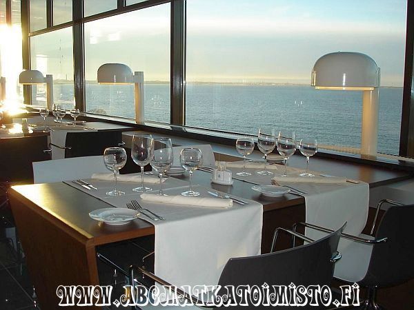 Pirita Marina Hotel Spa Tallinna kylpyl�hotelli kylpyl�loma. Kylpyl�matka. Rentoutuminen sauna ja allaosasto. Kaupunkiloma miniloma hotellimatka perheloma. Irtiottoarjesta Hemmottelua ABC matkatoimisto