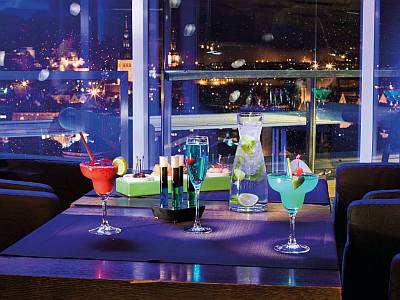 Radisson Blu Sky Hotel Tallinn hotellimatka kaupunkiloma lomamatka hotelli varaus Aula 24 baari n�kym� Tallinnaan ABC matkatoimisto