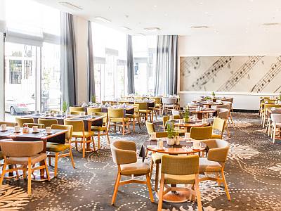 Radisson Blu Sky Hotel Tallinn hotellimatka kaupunkiloma lomamatka hotelli varaus Seasons ravintola ABC matkatoimisto