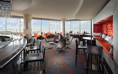 Swissotel Talllinn Viiden t�hden hotellimatka Tallinna Horisont ravintola ruokailu kaupunkiloma ABC matkatoimisto