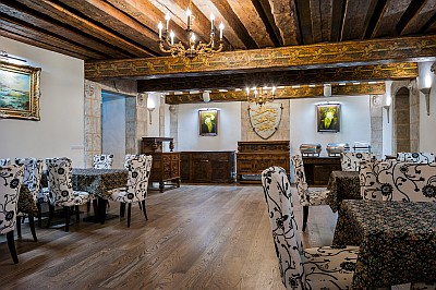 Three Crowns Residents hotelli Tallinna vanha kaupunki hotellimatka varaus kaupunkiloma ravintola ABC matkatoimisto