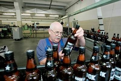 Sakun oluttehdas suomeksi opastettu kierros ja maistelu ABC matkatoimisto