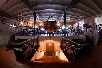 Sakun oluttehdas suomeksi opastettu kierros ja maistelu Pub ruokailu mahdollisuus ABCmatkatoimisto