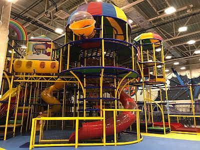 T1 Mall of Tallinn ostoskeskus Tallinna Skypark trampoliini ja leikkikeskus ABC matkatoimisto