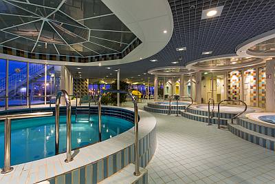 Tallink Silja ms Europa 22h viihderisteily Tallinnaan Spa Wellness sauna allas risteily Helsinki Tallinna buffet aamiainen ABC matkatoimisto