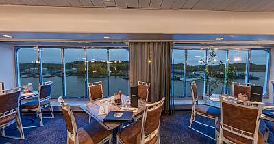 Viking Amorella Laivalla Turusta Tukholmaan Viking Line Turku Tukholma reittimatka autopaketti moottoripy�r�ll� polkupy�r� bussi ryhm� risteily ellas ravintola ruokailu hytti ABC matkatoimisto