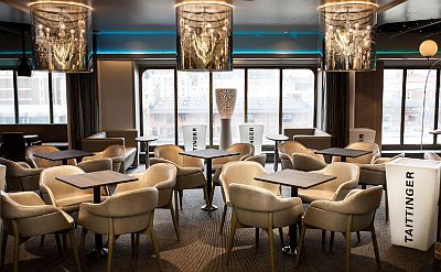 Laivalla Tukholmaan Viking Line Helsinki Tukholma reittimatka Viking Gabriella baari ABC matkatoimisto