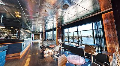 Laivalla Turusta Tukholmaan Viking Line Turku Tukholma reitti Viking Grace autopaketti moottoripy�r�ll� rockmore baari viihde risteily ABC matkatoimisto