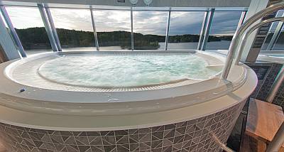 Laivalla Turusta Tukholmaan Viking Line Turku Tukholma reitti Viking Grace autopaketti moottoripy�r�ll� sauna spa allas rentoudu rentoutuminen laivalla risteilyll� ABC matkatoimisto