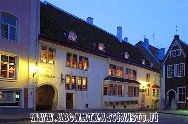 Balthasar ravintola valkosipuliravintola Tallinna vanha kaupunki Raatihuoneentorilla ryhm�ruokailu lounas tyky ruokalista pikkujoulu virkistysp�iv� ABC matkatoimisto