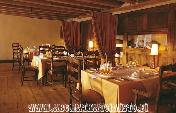 Balthasar valkosipuli ravintola Raatihuoneentori Tallinna vanha kaupunki yrityksen lounas yhdistyksen seuran kes�juhla kes�p�iv� illanvietto pikkujoulu ateria ABC matkatoimisto