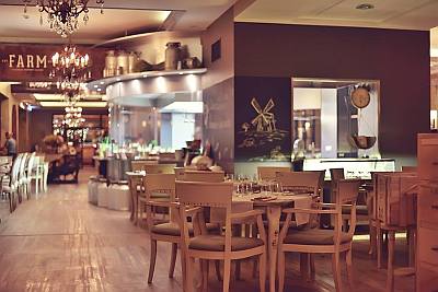 Farm ravintola Tallinna vanha kaupunki  Moderni Virolainen keitti� lounas illallinen ryhm�ruokailu illanvietto ABC matkatoimisto