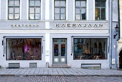 Kaerajaan ravintola Tallinna vanha kaupunki raatihuoneentorilla lounas illallinen ryhm�ruokailu ABC matkatoimisto