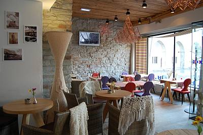 Kaerajaan ravintola Tallinna vanha kaupunki raatihuoneentorilla ryhm�ruokailu pikkujoulu tyky kes�juhla virkistysp�iv� kes�p�iv� illlanvietto ABC matkatoimisto