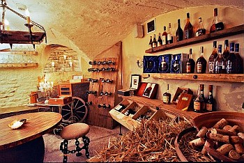 Le Chateau ravintola Tallinna viinikellari ABC matkatoimisto