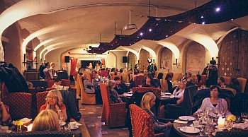 Maikrahv ravintola raatihuoneentori sis�tilat Tallinna vanha kaupunki ABC matkatoimisto