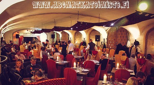 Maikrahv ravintola Tallinna vanha kaupunki Raatihuoneentorilla lounas pikkujoulu ryhm�ruokailu tyky virkistysp�iv� illanvietto Kes�p�iv� kes�juhla ABC matkatoimisto