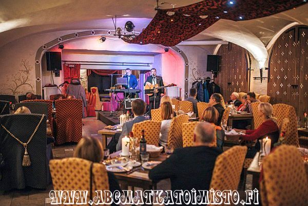 Maikrahv ravintola raatihuoneentori Tallinna vanha kaupunki konsertti illallinen viihde tykyp�iv� tyky pikkujoulu lounas virkistysp�iv� ryhm�ruokailu sy�minki ty�porukka kes�juhla kes�p�iv� ABC matkatoimisto