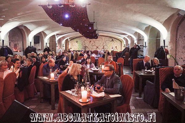 Maikrahv ravintola  Tallinna vanha kaupunki  Raatihuoneentorilla lounas tyky tykyp�iv� virkistysp�iv� ryhmille tarjous ryhm�ruokailu pikkujoulu ABC matkatoimisto