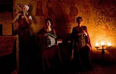 Keskiaikainen musiikki Olde Hansa keskiaikaisravintola Tallinna vanha kaupunki keskiaikainen sy�minki ryhm�ruokailu tyky virkistysp�iv� kes�p�iv� kes�juhla illanvietto ABC matkatoimisto